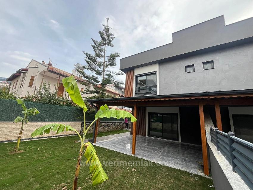 Ultra-Luxusvilla Mit Großem Garten, 30 Meter Vom Meer Entfernt In Özdere