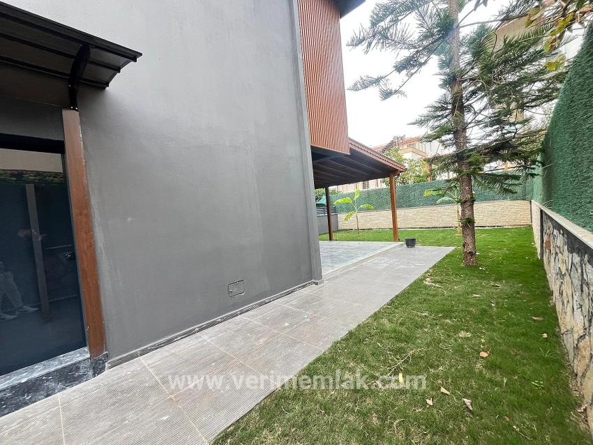 3+1-Zimmer Villa Zu verkaufen in Orta Bz. Menderes Özdere - 220 m²