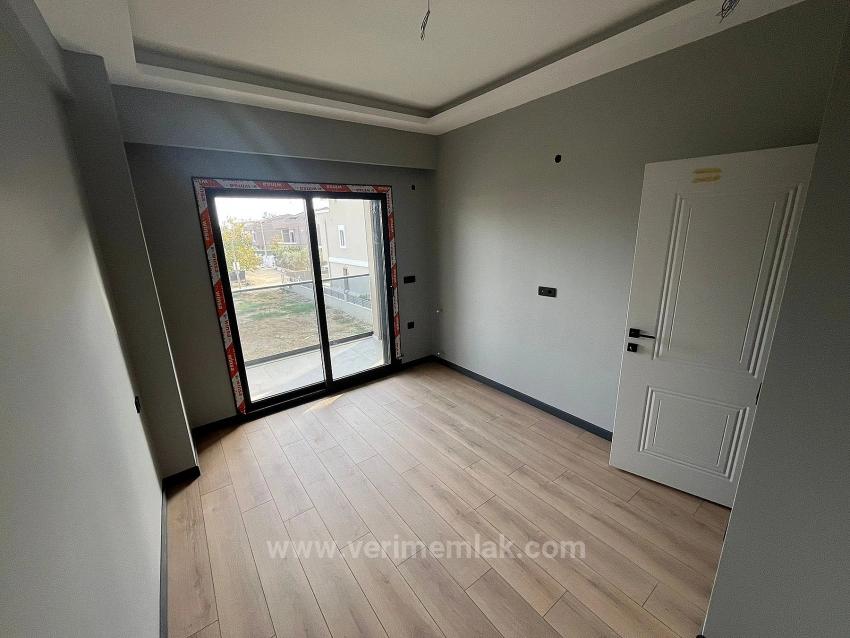 3+1 Villa Zum Verkauf In Menderes Gümüldür, 400 Meter Vom Meer Entfernt, Mit 3+1 Parkplätzen