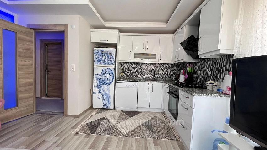 2+1 75 M² Große Mittelhohe Wohnung (2+1) Mit Doppelbalkon In Gumuldur Zu Verkaufen