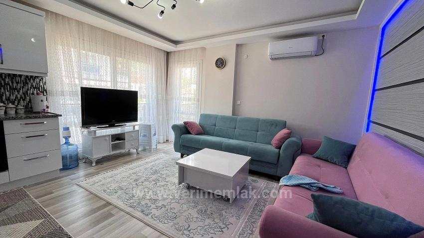 2+1 75 M² Große Mittelhohe Wohnung (2+1) Mit Doppelbalkon In Gumuldur Zu Verkaufen