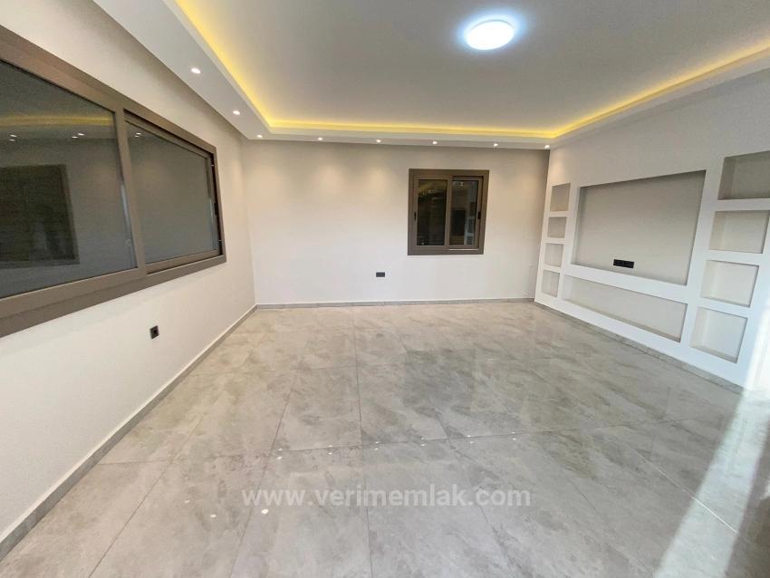 Brandneues Freistehendes Haus Mit 2 Schlafzimmern Und Einem Zusätzlichen Zimmer In Seferihisar Kavakdere, Inmitten Der Natur Und 3 Km Vom Meer Entfernt.