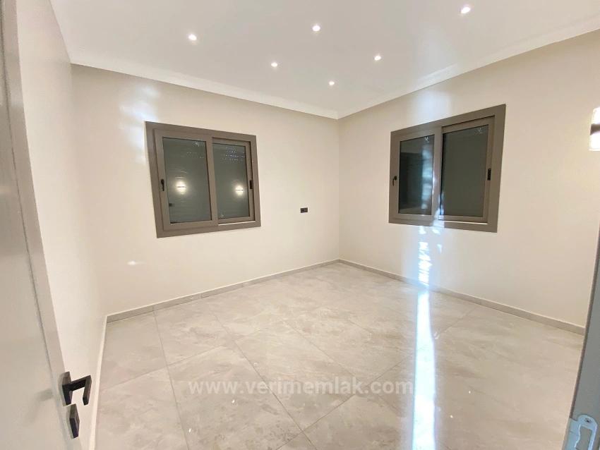 Brandneues Freistehendes Haus Mit 2 Schlafzimmern Und Einem Zusätzlichen Zimmer In Seferihisar Kavakdere, Inmitten Der Natur Und 3 Km Vom Meer Entfernt.