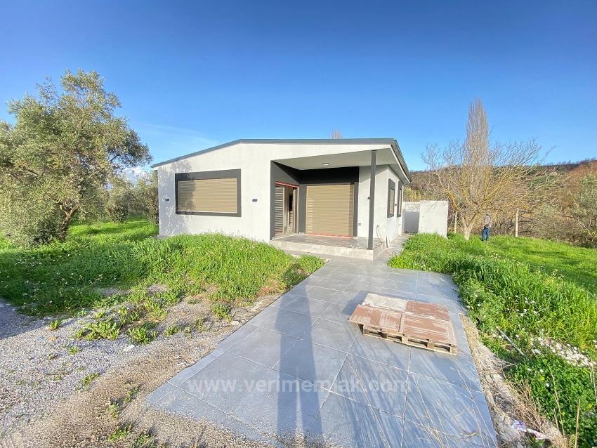 Brandneues Freistehendes Haus Mit 2 Schlafzimmern Und Einem Zusätzlichen Zimmer In Seferihisar Kavakdere, Inmitten Der Natur Und 3 Km Vom Meer Entfernt.