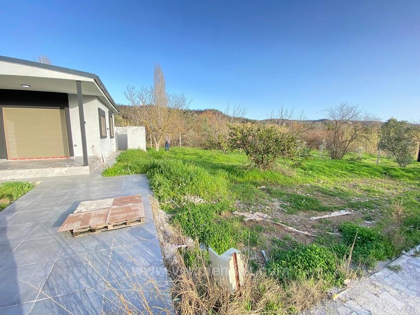 Brandneues Freistehendes Haus Mit 2 Schlafzimmern Und Einem Zusätzlichen Zimmer In Seferihisar Kavakdere, Inmitten Der Natur Und 3 Km Vom Meer Entfernt.