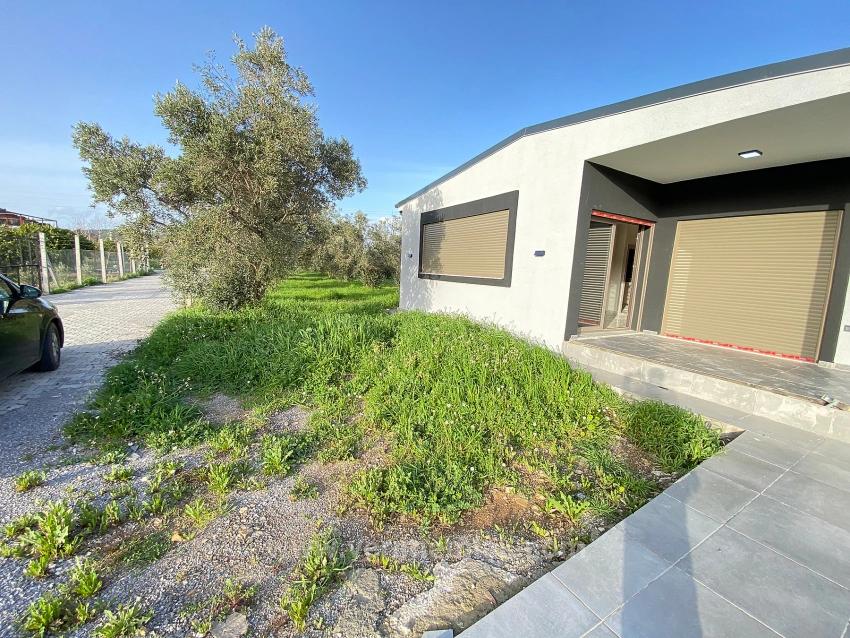 Brandneues Freistehendes Haus Mit 2 Schlafzimmern Und Einem Zusätzlichen Zimmer In Seferihisar Kavakdere, Inmitten Der Natur Und 3 Km Vom Meer Entfernt.