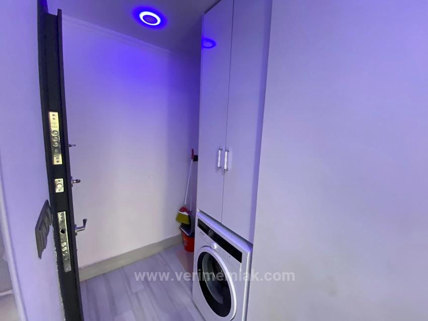 2+1-Zimmer-Wohnung In Einer Anlage Mit Pool, 100 M Vom Strand Entfernt In Ürkmez, Izmir Zu Verkaufen