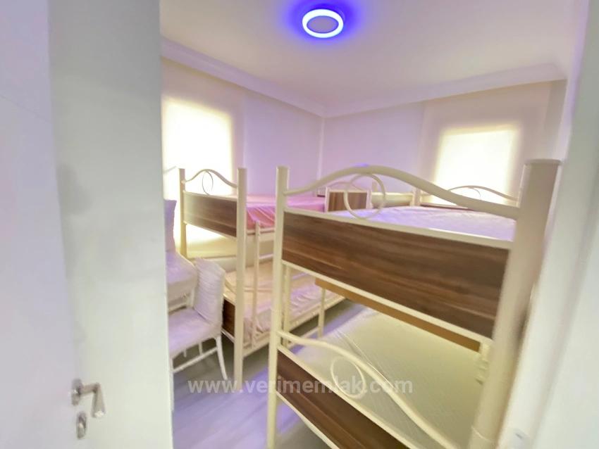 2+1-Zimmer-Wohnung In Einer Anlage Mit Pool, 100 M Vom Strand Entfernt In Ürkmez, Izmir Zu Verkaufen