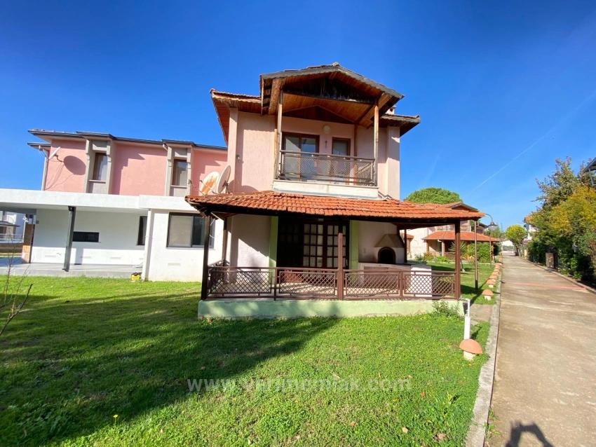 2+1-Zimmer-Wohnung In Einer Anlage Mit Pool, 100 M Vom Strand Entfernt In Ürkmez, Izmir Zu Verkaufen