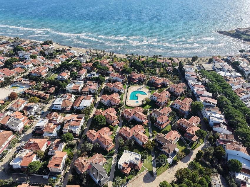 2+1-Zimmer-Wohnung In Einer Anlage Mit Pool, 100 M Vom Strand Entfernt In Ürkmez, Izmir Zu Verkaufen