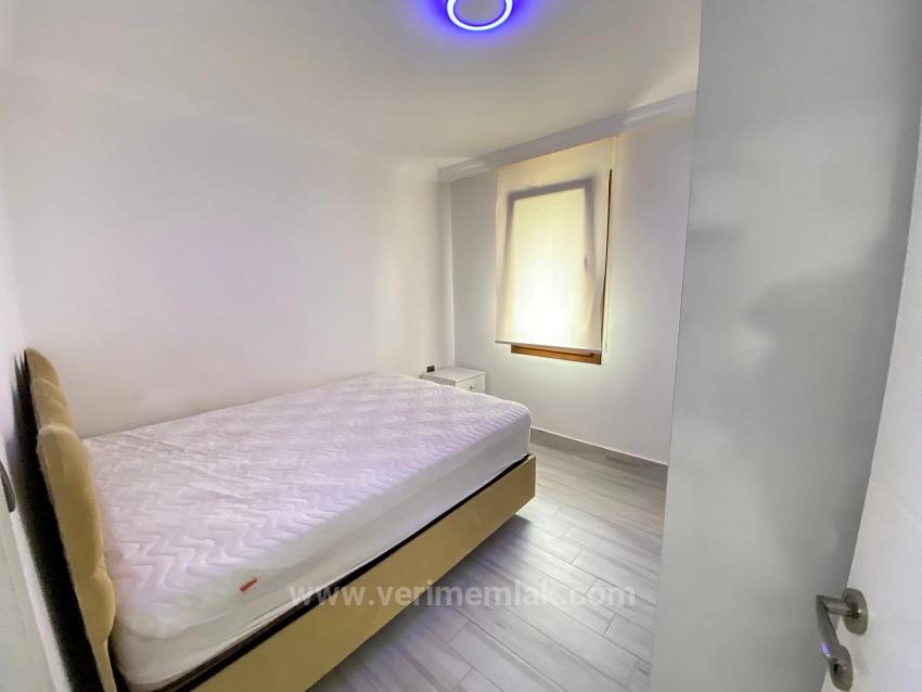 2+1-Zimmer-Wohnung In Einer Anlage Mit Pool, 100 M Vom Strand Entfernt In Ürkmez, Izmir Zu Verkaufen