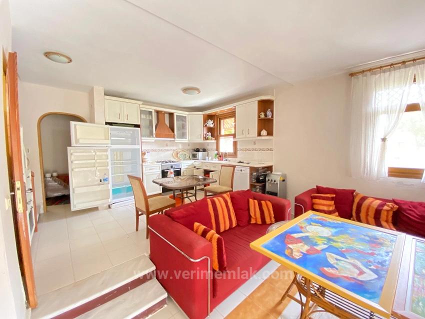 Voll Möblierte 3+1-Zimmer-Villa In Einer Strandanlage In Ürkmez Zu Verkaufen