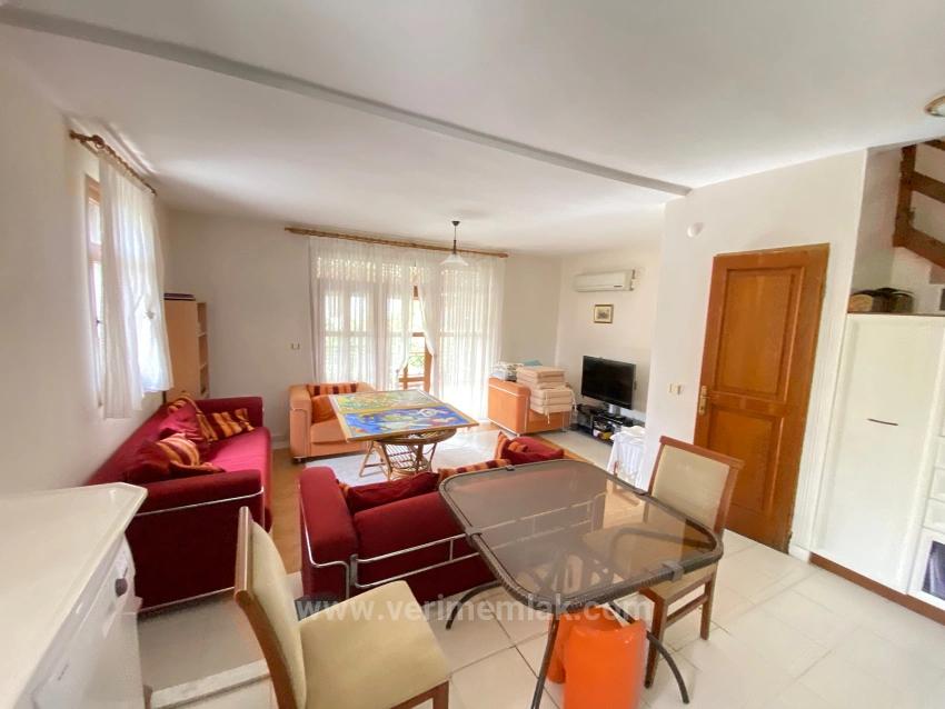 Voll Möblierte 3+1-Zimmer-Villa In Einer Strandanlage In Ürkmez Zu Verkaufen