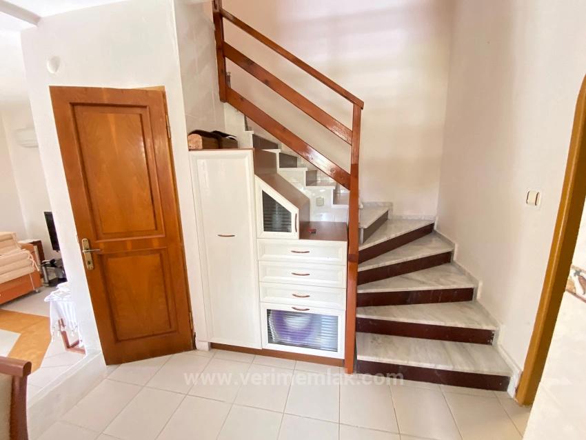 3+1 Villa Zum Verkauf Am Meer In Einer Anlage Mit Pool In Ürkmez