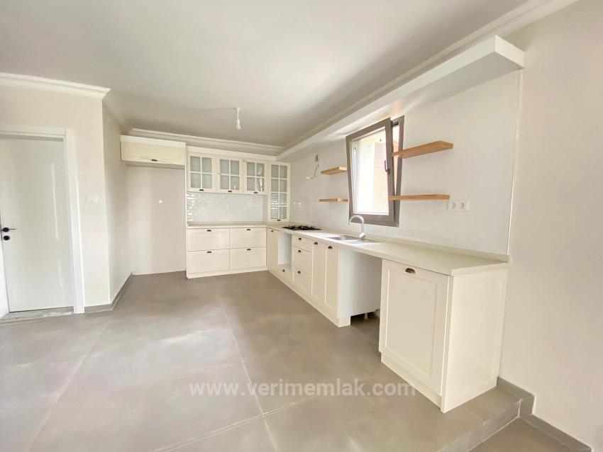 3+1 Villa Mit Pool Und Sicherheitsdienst, Direkt Am Meer In Seferihisar, Erdem Tur Site