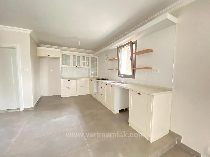 3+1 Villa Mit Pool Und Sicherheitsdienst, Direkt Am Meer In Seferihisar, Erdem Tur Site