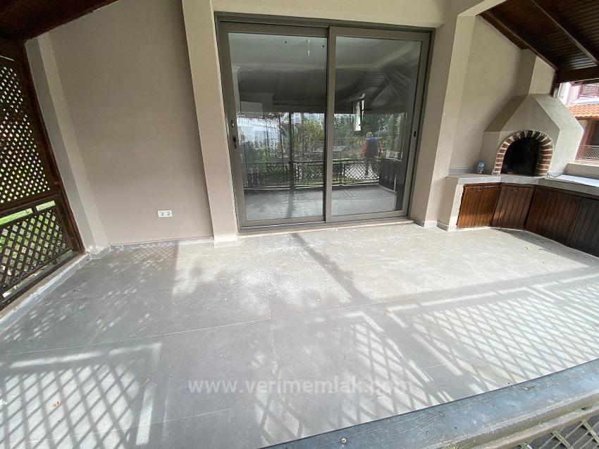 3+1 Villa Mit Pool Und Sicherheitsdienst, Direkt Am Meer In Seferihisar, Erdem Tur Site