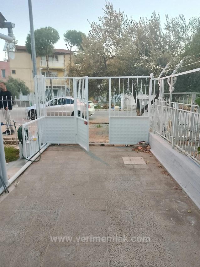 3+1 Villa Zum Verkauf In Ürkmez, 50 M Vom Meer Entfernt