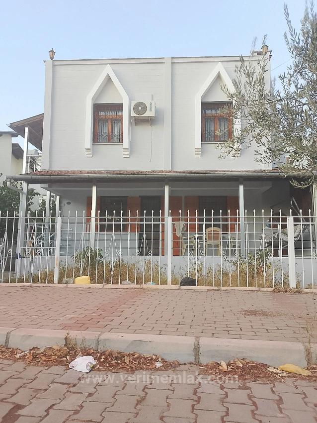 3+1 Villa Zum Verkauf In Ürkmez, 50 M Vom Meer Entfernt