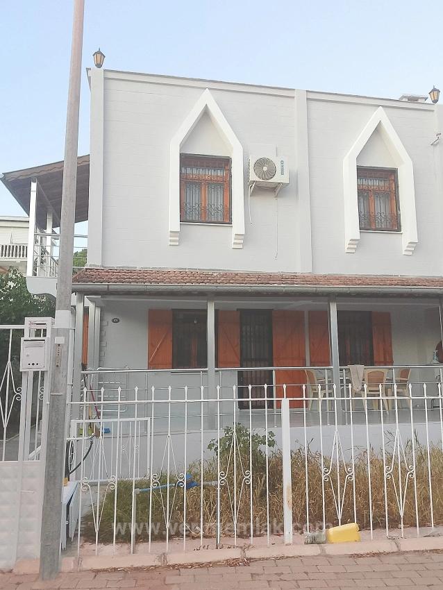 3+1 Villa Zum Verkauf In Ürkmez, 50 M Vom Meer Entfernt