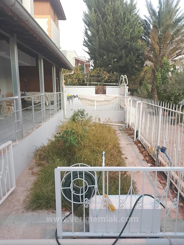 3+1 Villa Zum Verkauf In Ürkmez, 50 M Vom Meer Entfernt