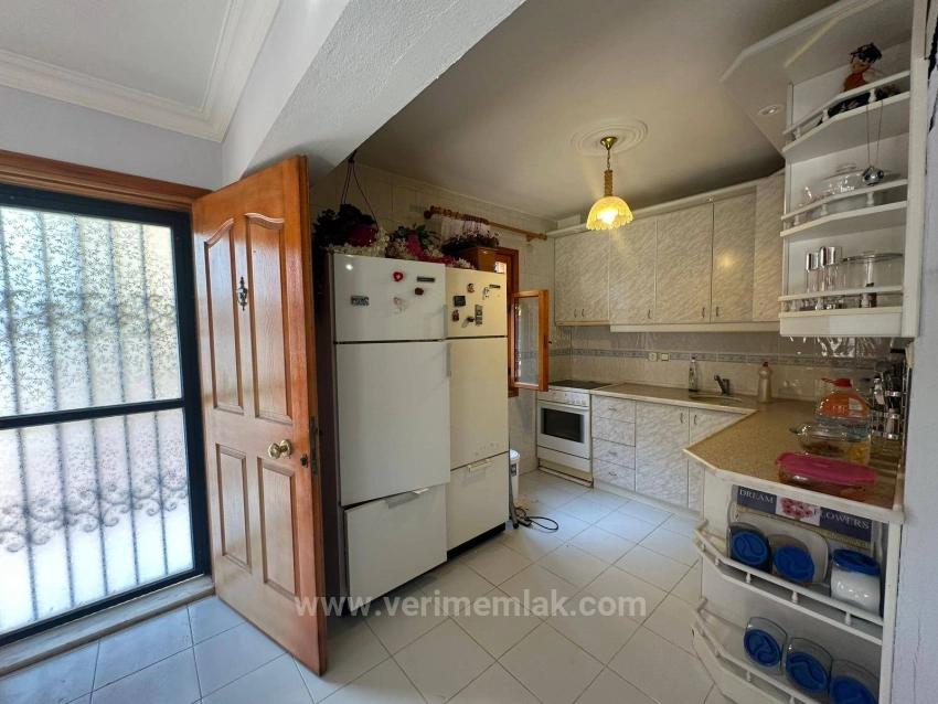 3+1 Villa Zum Verkauf In Ürkmez, 50 M Vom Meer Entfernt