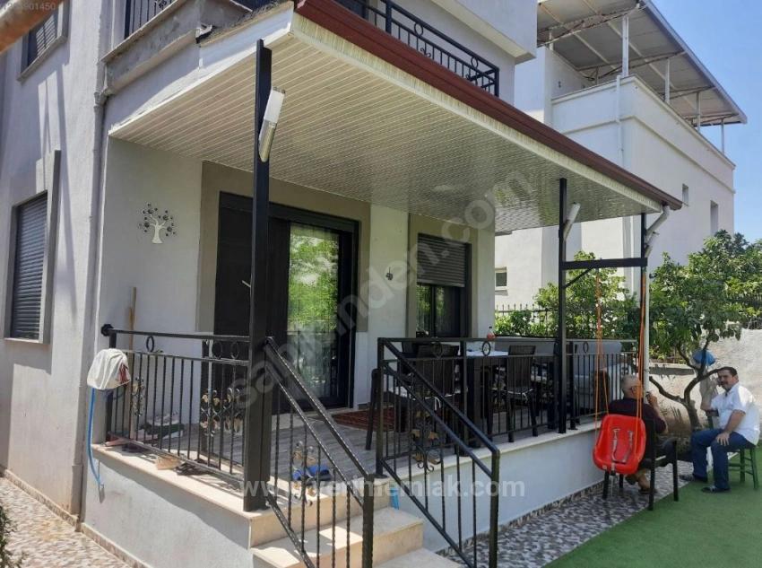 Dreistöckiges Sommerhaus Mit Großem Garten, 450 Meter Vom Meer Entfernt In Ürkmez