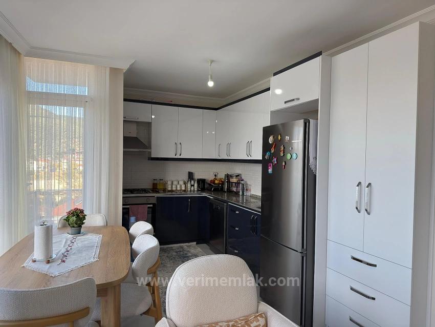 2+1-Wohnung Mit Hauptbadezimmer In Gumuldur Zu Verkaufen