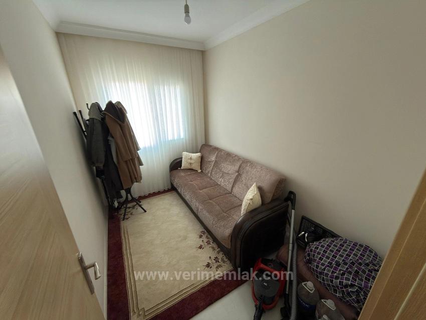 2+1-Wohnung Mit Hauptbadezimmer In Gumuldur Zu Verkaufen