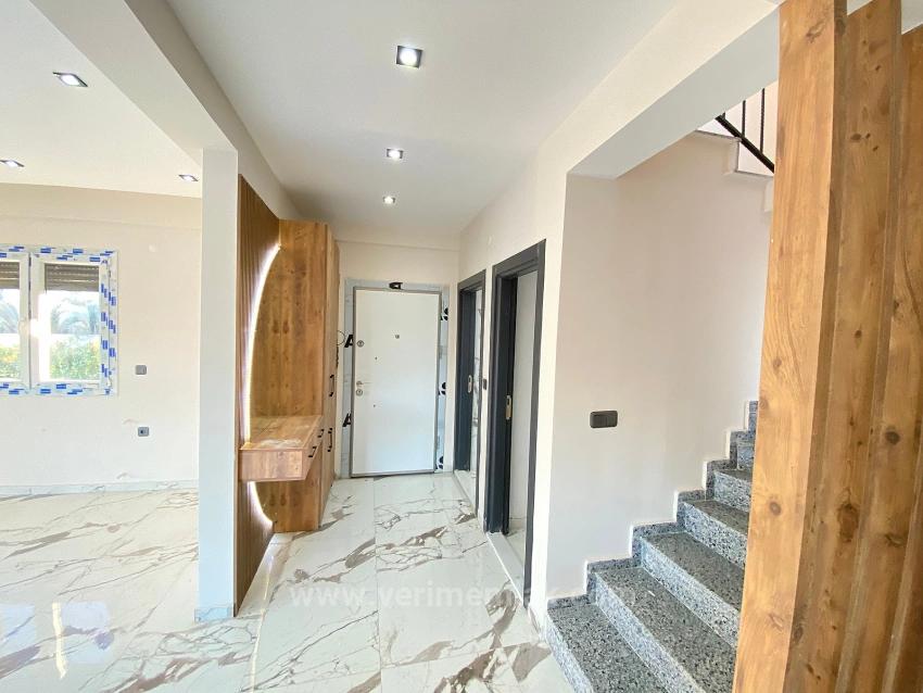 Moderne Architektur In Seferihisar Kavakdere: 3+1 Eckvilla Auf Freistehendem Grundstück