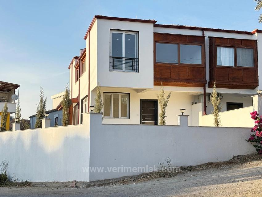 Brandneue 3+1 Villa Zum Verkauf Mit Großem Garten In Doğanbey Payamlı