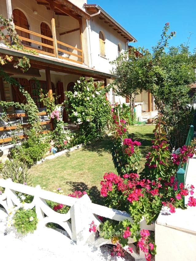 3+1 Villa Zum Verkauf In Doğanbey, In Einer Anlage Am Meer Mit Swimmingpool