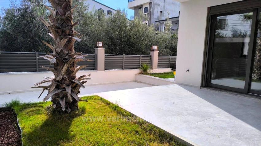 Gelegenheit Zum Verkauf: 3+1 Villa Mit Großzügigem Garten In Özdere