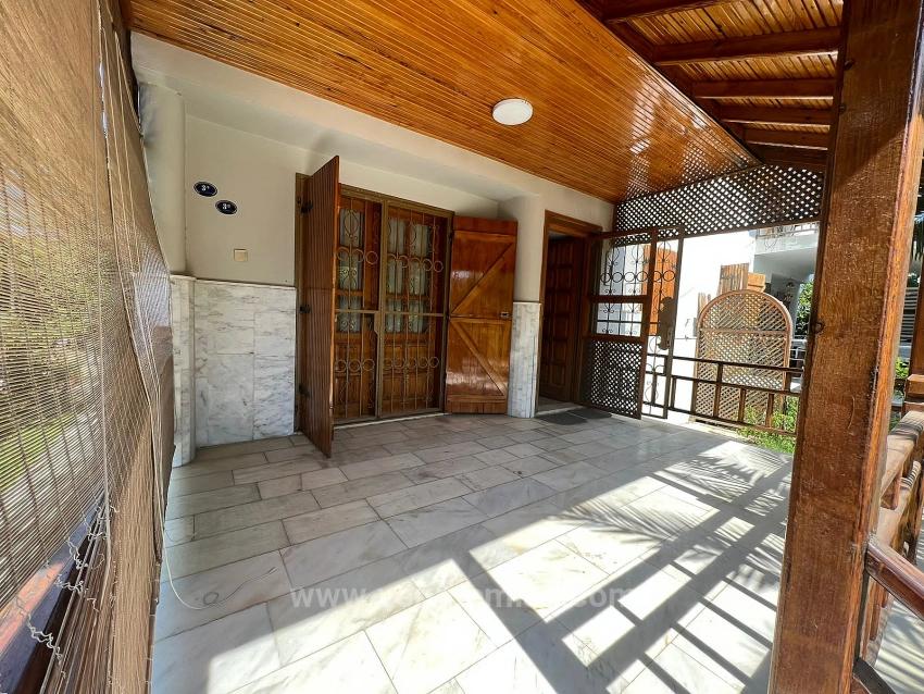 3+1 Villa Zum Verkauf In Einer Bewachten Wohnanlage Am Meer In Ürkmz