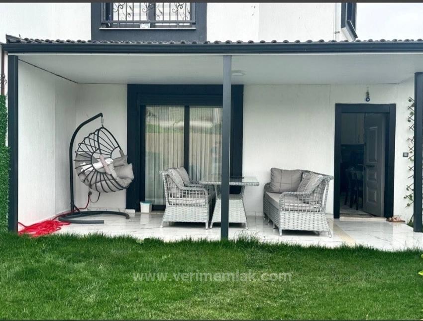 2+1 Villa Zum Verkauf In Seferihisar Payamlı, In Meeresnähe, Mit Großem Garten