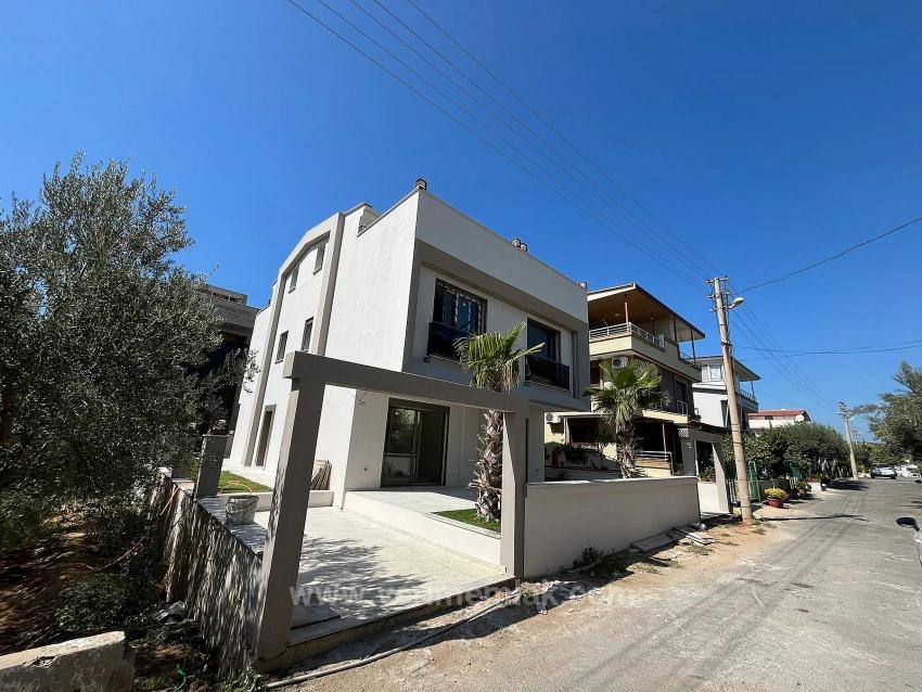 Özdere Çukuralaltı Zentrale Lage 3+1 Sommerhaus Zum Verkauf Mit Parkplatz