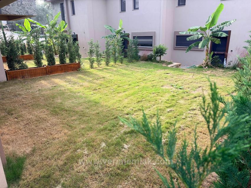 Luxuriöse 3+1 Privatvilla Mit Pool Am Meer In Özdere