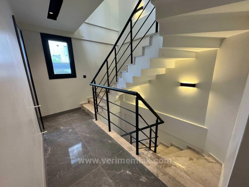 Luxuriöse 3+1 Privatvilla Mit Pool Am Meer In Özdere