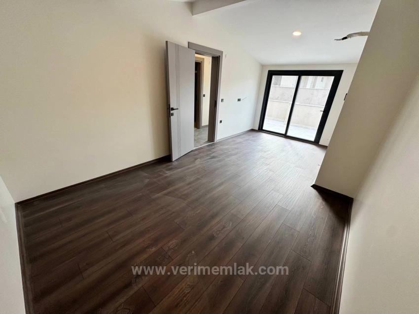 Luxuriöse 3+1 Privatvilla Mit Pool Am Meer In Özdere