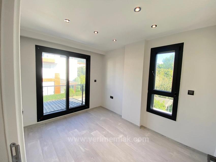 Luxuriöse 3+1-Villa Mit Großem Garten Zum Verkauf In Özdere Ortamahalle