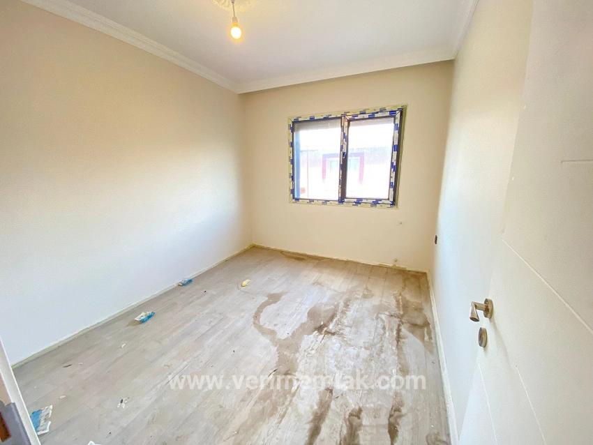 Seferihisar Ürkmez zentrale Lage luxuriöse Terrasse null 3+1 Wohnung Doppelhaus