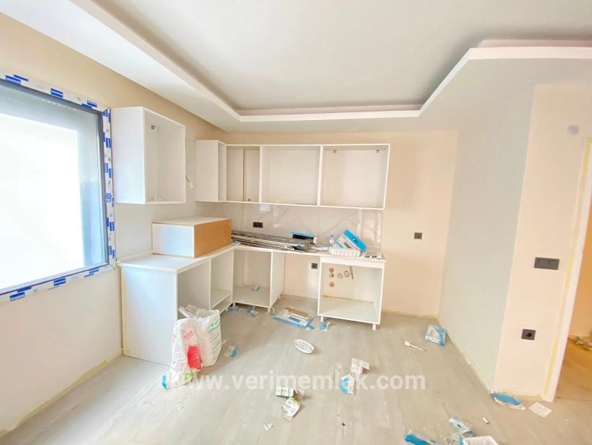 Seferihisar Ürkmez zentrale Lage luxus Sifir 2+1 Wohnung zum Verkauf