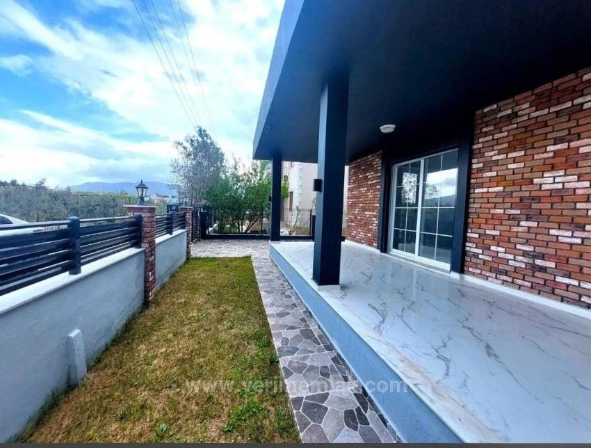 Eine Freistehende 3+1-Zimmer-Villa Auf Einem 300 M² Großen Grundstück In Doğanbey, Seferihisar, Steht Zum Verkauf.