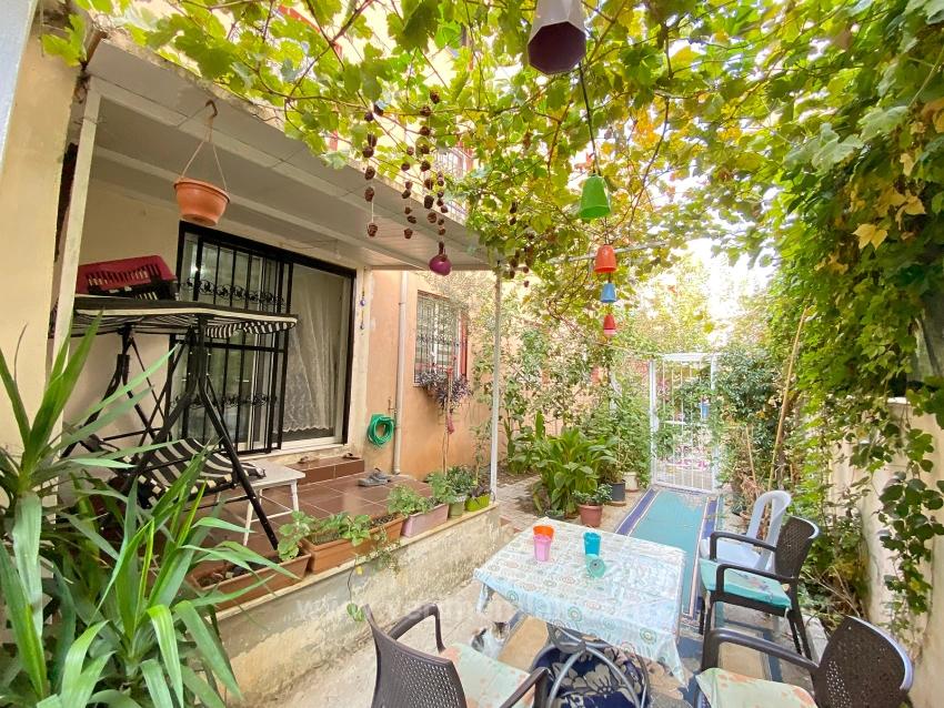 2+1-Zimmer-Wohnung Zum Verkauf In Seferihisar Ürkmez, Erdgeschoss, 150 M Vom Meer Entfernt