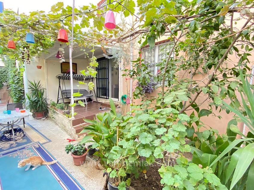 2+1-Zimmer-Wohnung Zum Verkauf In Seferihisar Ürkmez, Erdgeschoss, 150 M Vom Meer Entfernt