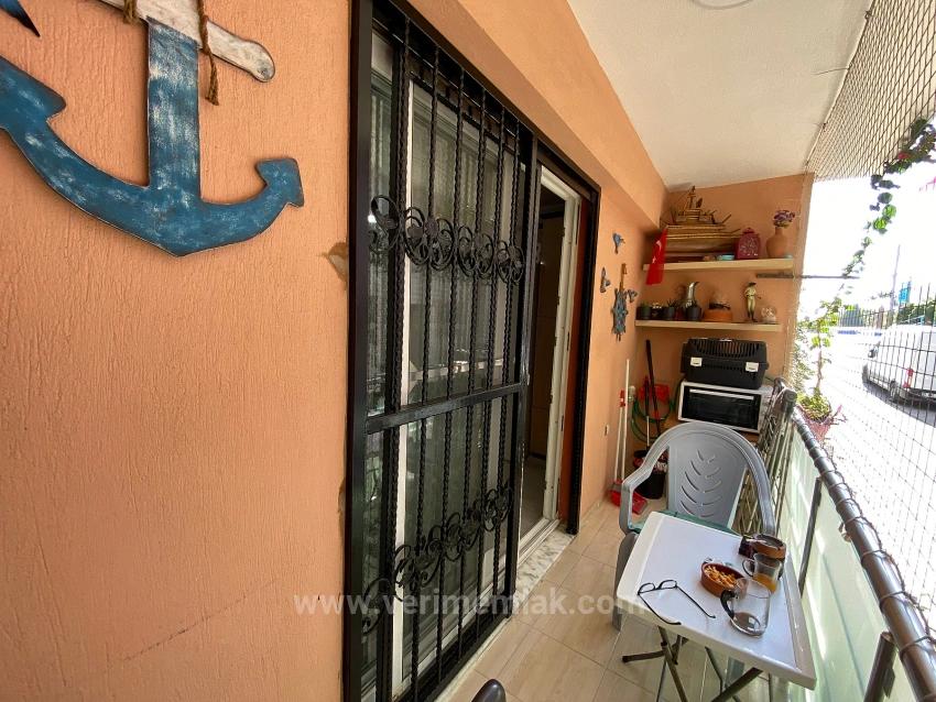 2+1-Zimmer-Wohnung Zum Verkauf In Seferihisar Ürkmez, Erdgeschoss, 150 M Vom Meer Entfernt