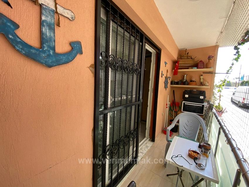 2+1-Zimmer-Wohnung Zum Verkauf In Seferihisar Ürkmez, Erdgeschoss, 150 M Vom Meer Entfernt