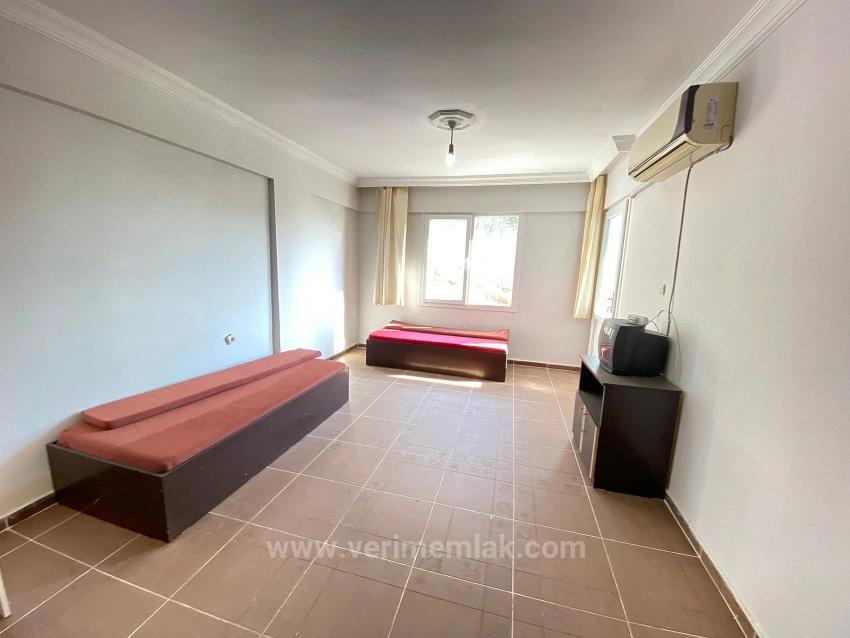 1+1-Apartments Zum Verkauf In Ürkmez, 50 M Vom Meer Entfernt, In Zentraler Lage