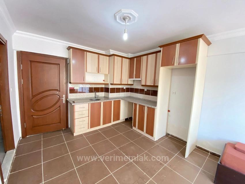 1+1-Apartments Zum Verkauf In Ürkmez, 50 M Vom Meer Entfernt, In Zentraler Lage