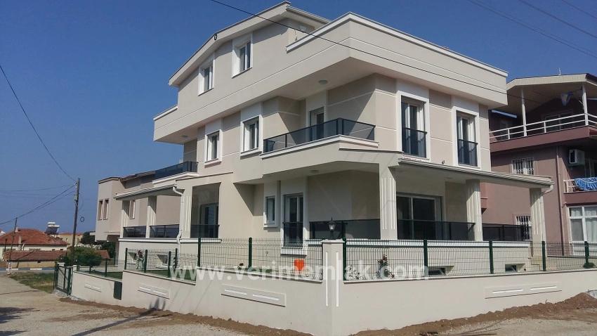 6+1-Zimmer Villa Zu verkaufen in Orta Bz. Menderes Özdere - 312 m²